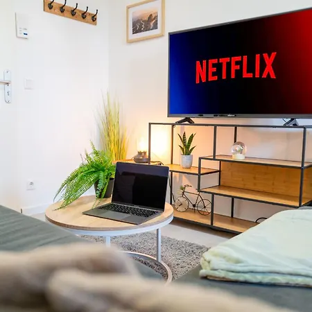 Apartment Olymp Gemuetliche Dachgeschosswhg Im Herzen Neuss شقة *